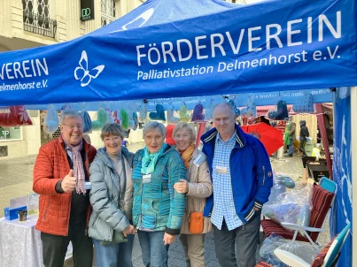 Der fertig aufgebaute Stand des Förderverein Palliativstation Delmenhorst e.V. vom Kartoffelfest 2025